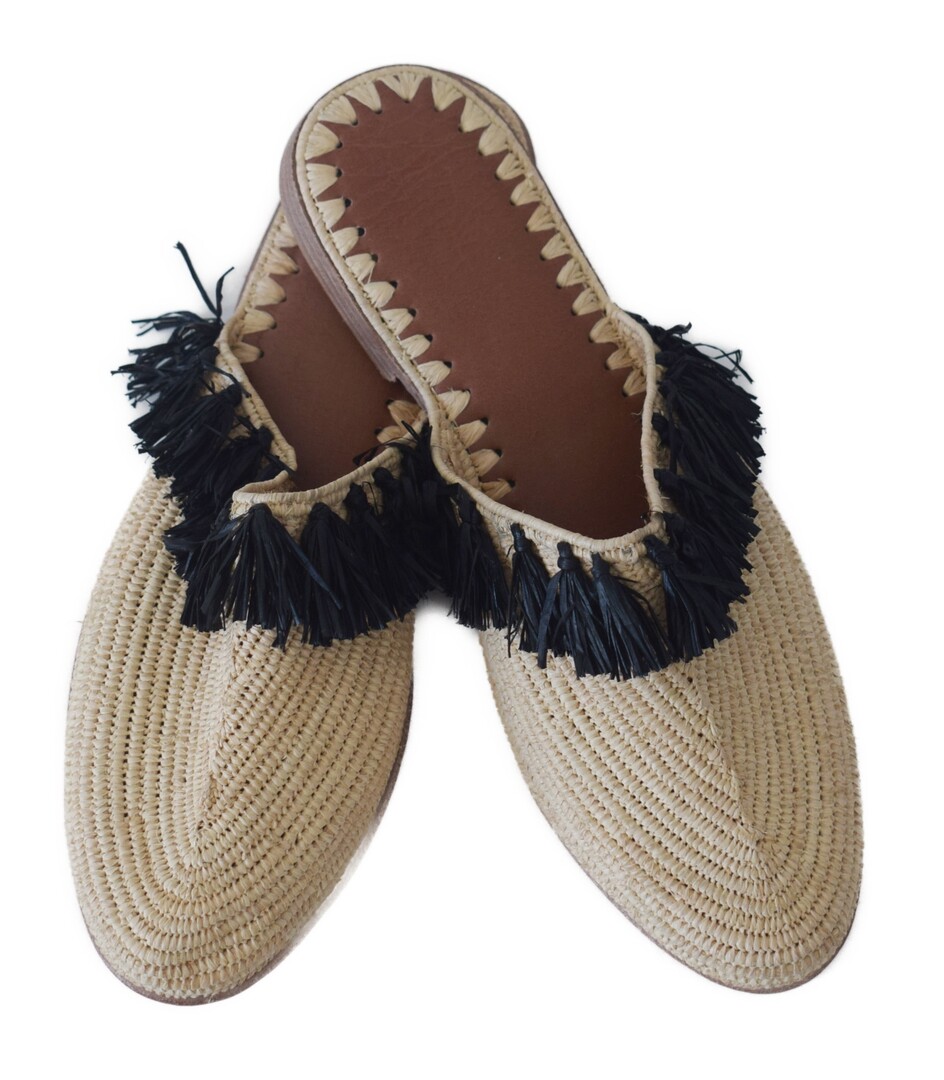 Mules à plateforme en cuir et raphia tressé avec frange noire
